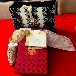 Tory Burch Basketweave wrap flat, calf  Size 9.5